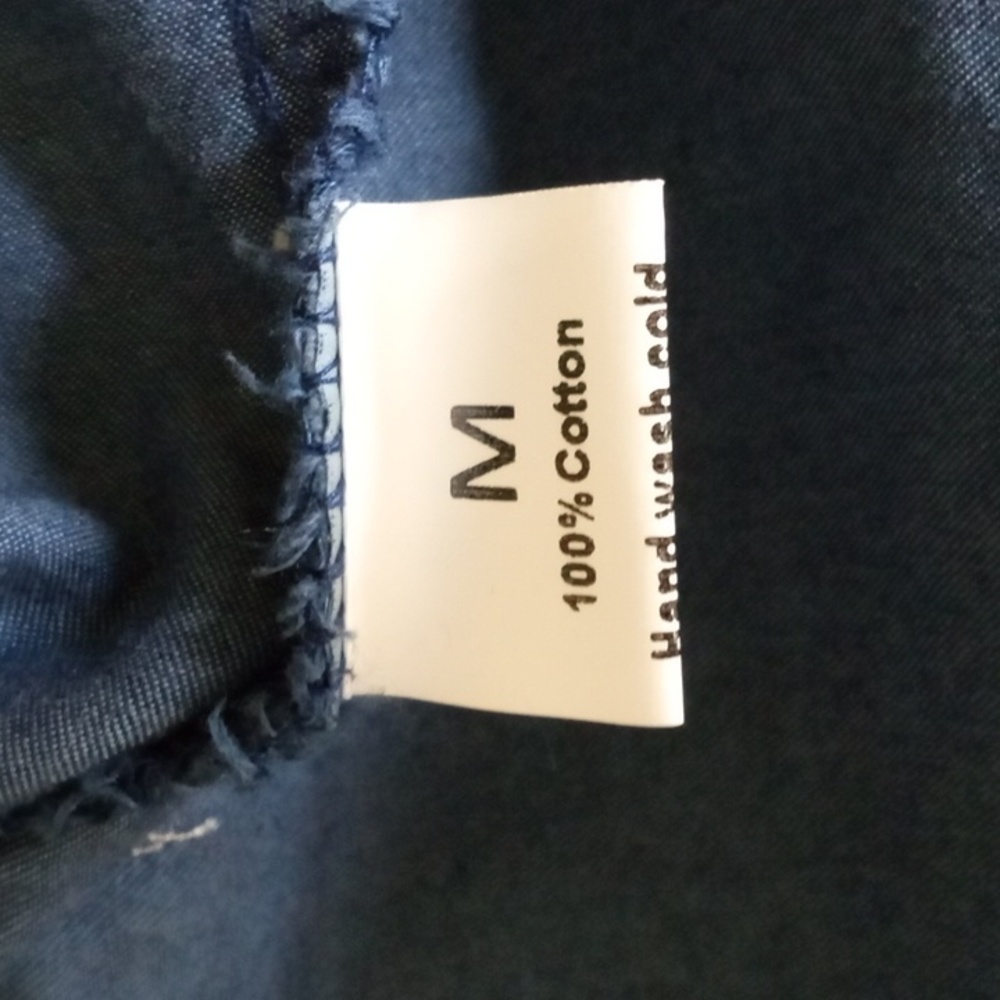 The Hanger Western style denim shirt pearlized snaps missing top snap - Picture 5 of 9